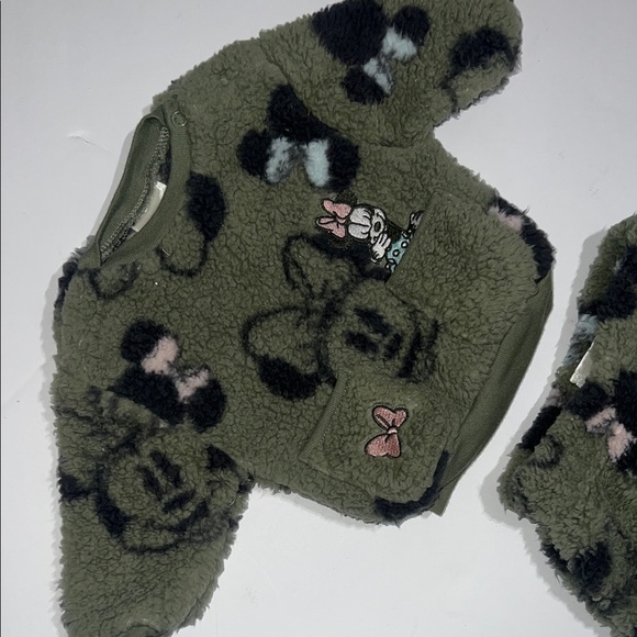 NB Disney Baby Green Outfit - Picture 4 of 11